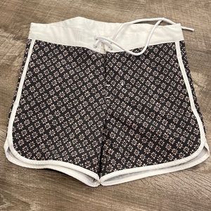 Acacia kids swim shorts in XL NWOT